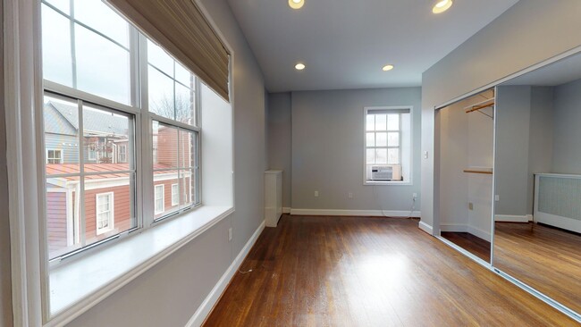 Foto del edificio - North of Georgetown One Bedroom One Bath W...