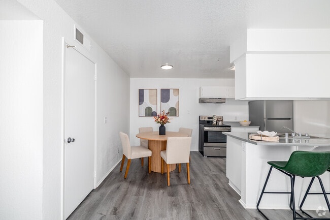 2BR, 1BA - 848SF - Kitchen - Longhorn Pavilion