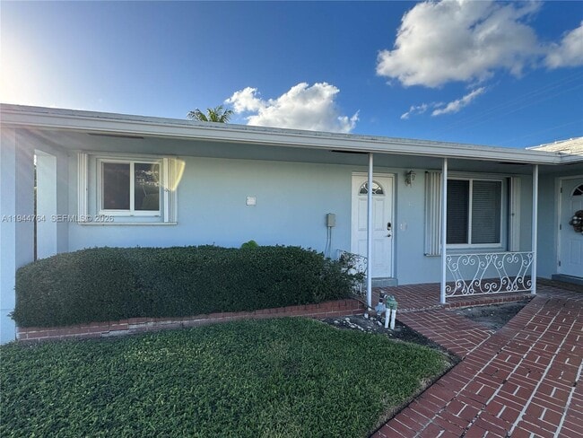 Building Photo - 2843 NE 30th St