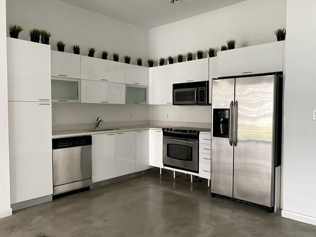 Building Photo - 234 NE 3rd St