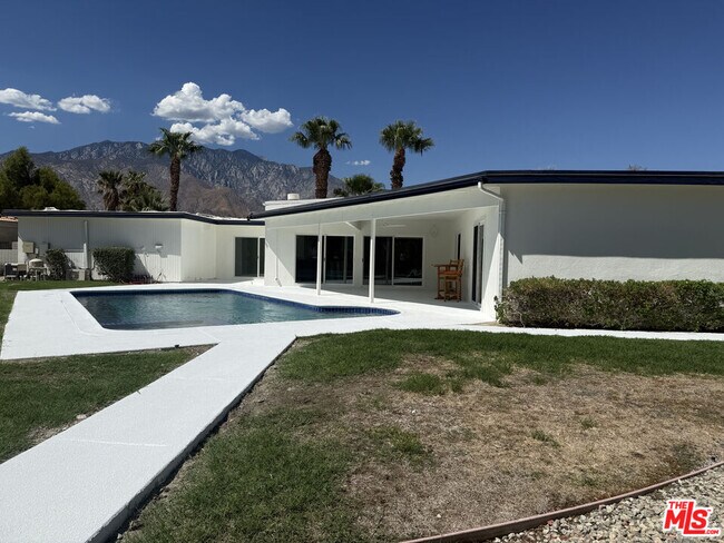 Building Photo - 3060 N Farrell Dr