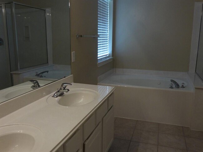 Building Photo - 5108 Lockhart Dr