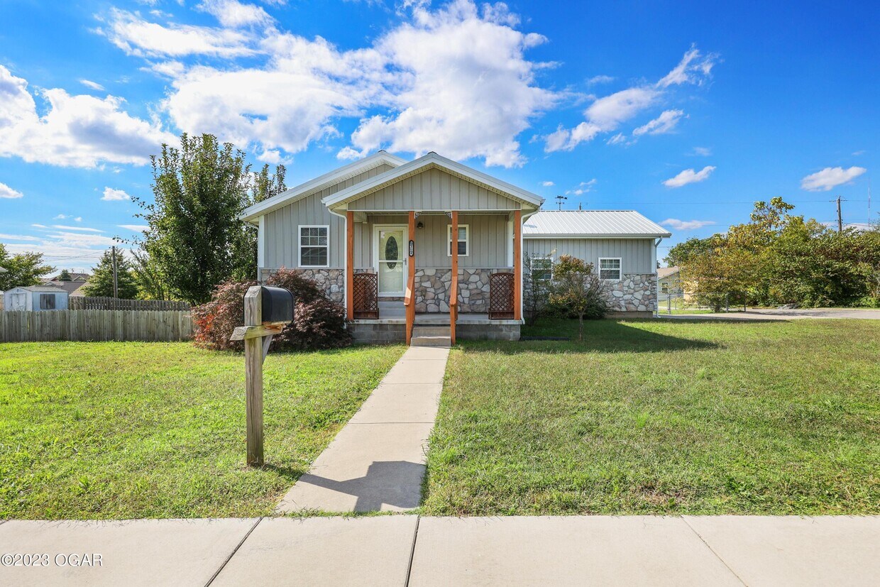Primary Photo - 2302 Bird Ave