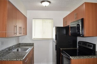 Building Photo - 932 Moffett St