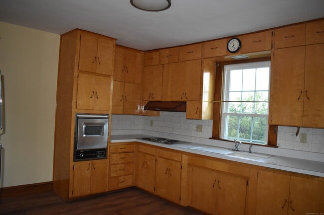 Building Photo - 158 Martone St