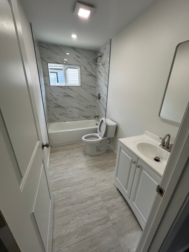 Building Photo - 5901 Roosevelt St