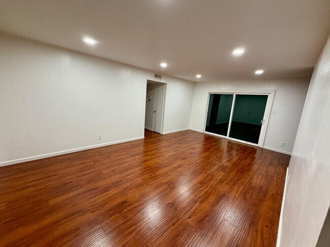 Foto del edificio - 3588 Payne Ave