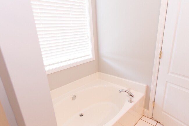 Foto del edificio - Beautiful 3 bedroom, 2 bath single family home