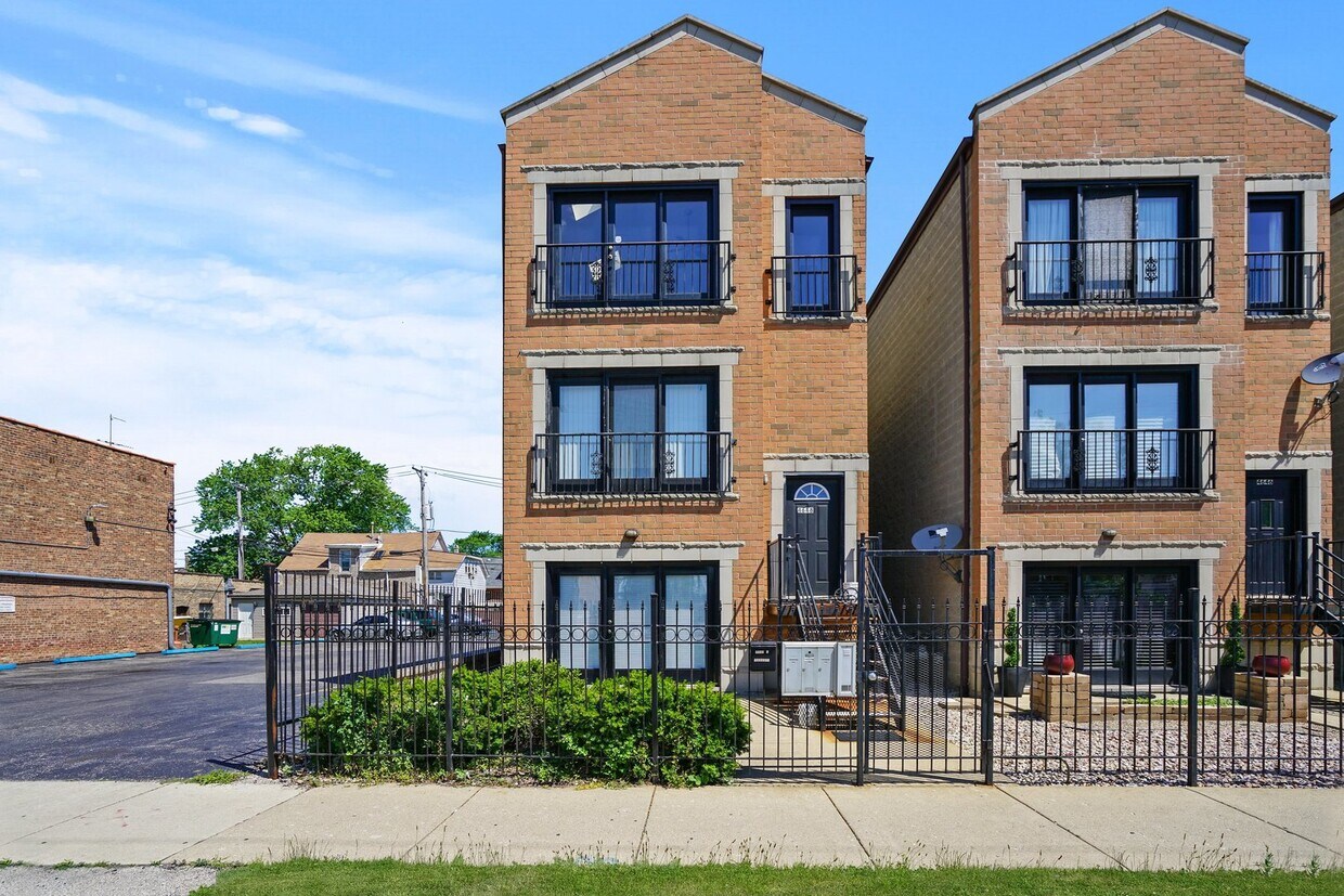 Primary Photo - 4648 W 63rd St
