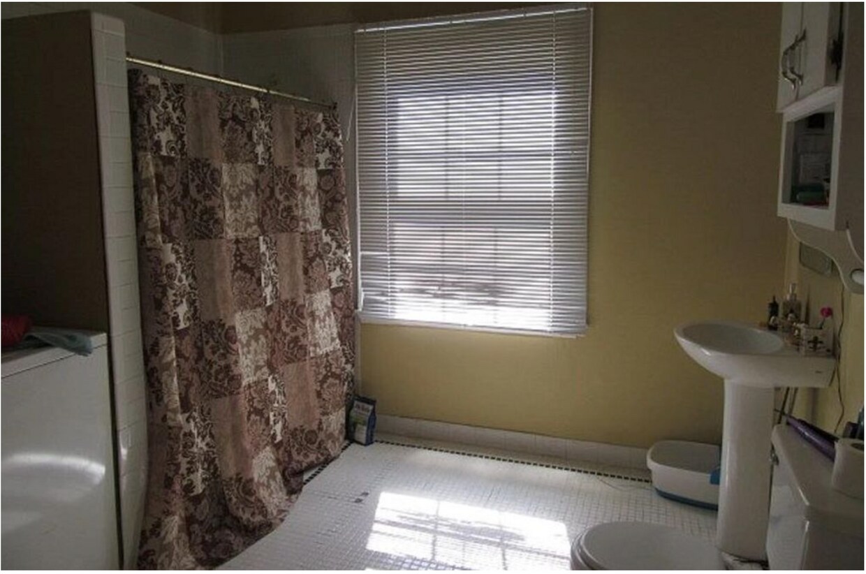 Bathroom - 1846 Buena Vista Rd