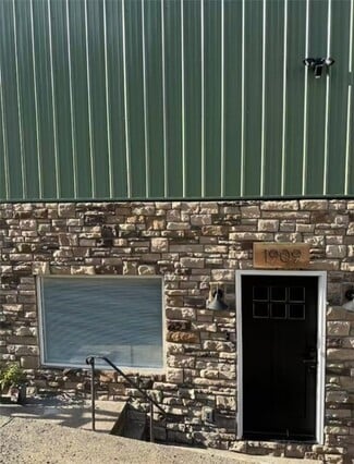 Building Photo - 1909 Baldauf St