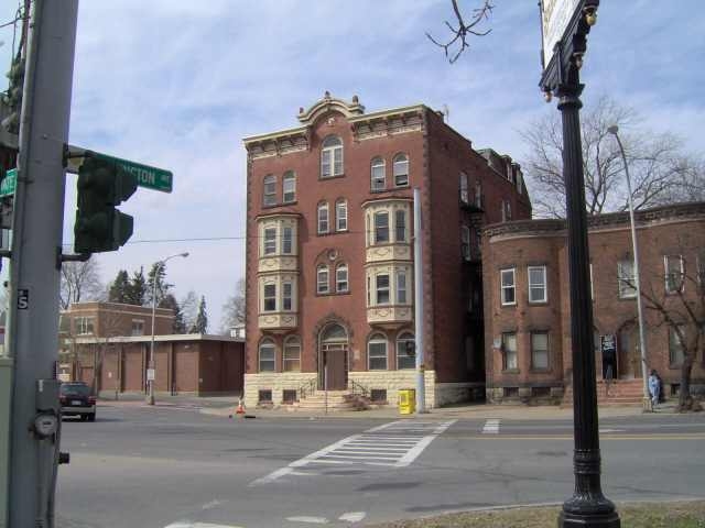 Building Photo - 3 State St