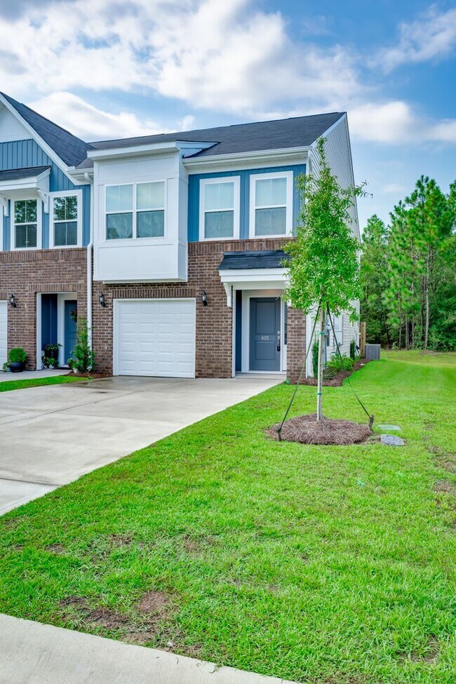 Building Photo - Modern 3-Bed, 2.5-Bath Townhome in Prime L...