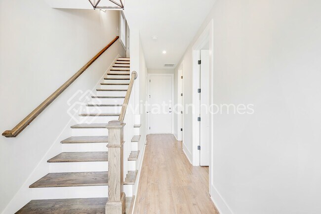 Foto del edificio - 245 Founders Ln