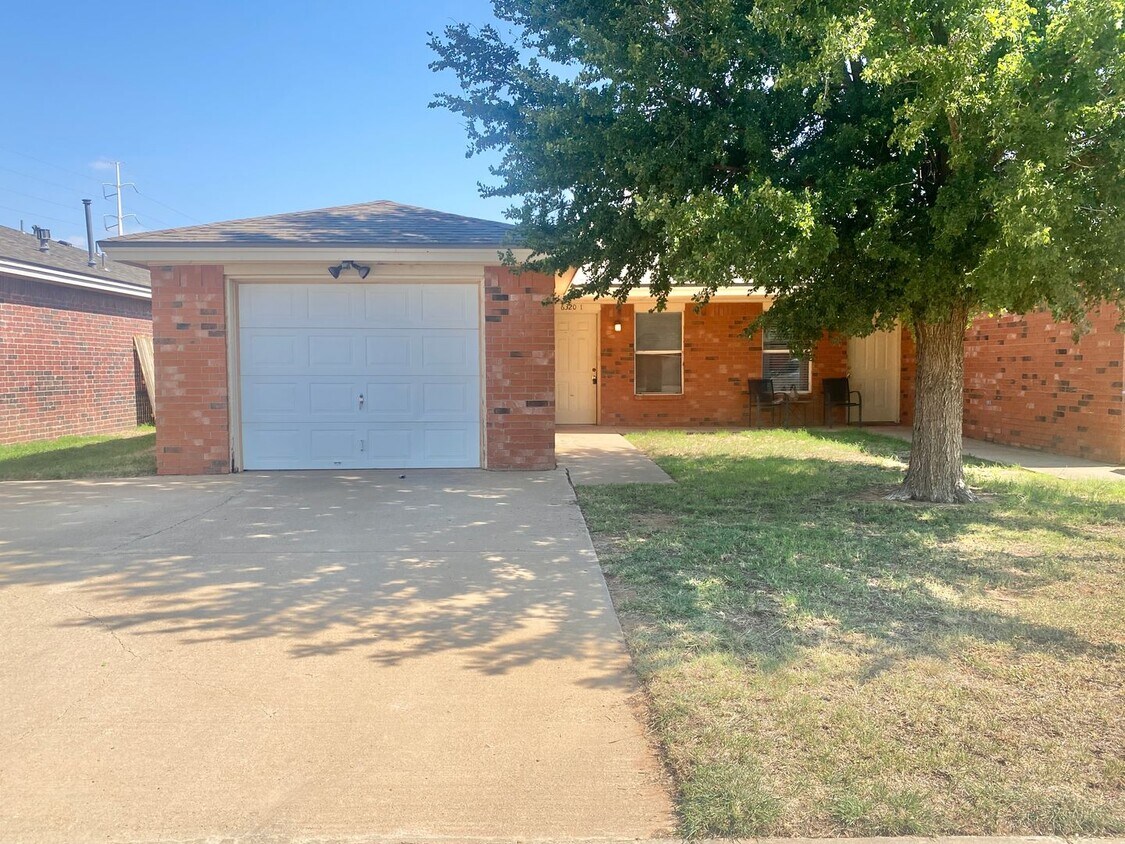 Foto principal - 6320 7th St