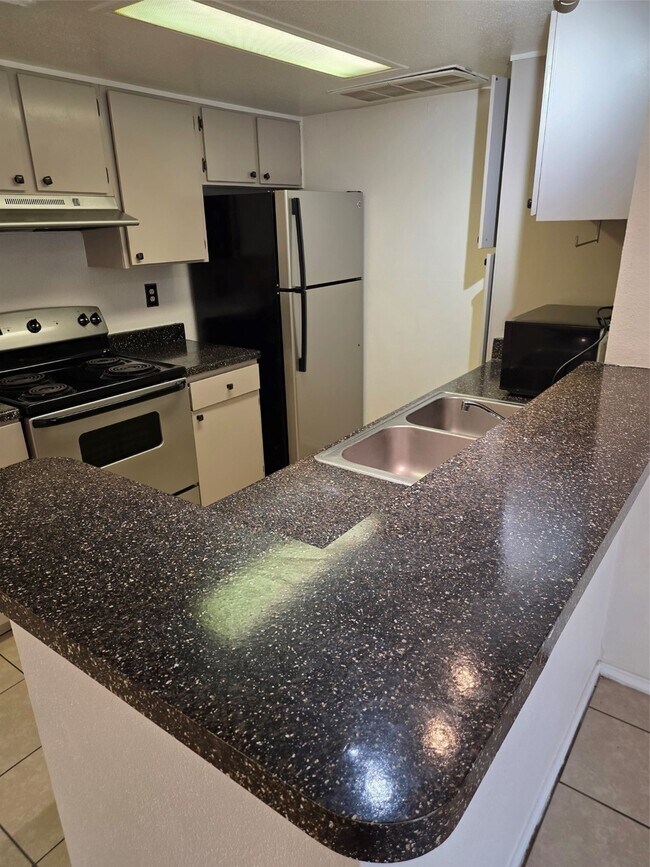 Foto del edificio - 12905 Woodforest Blvd