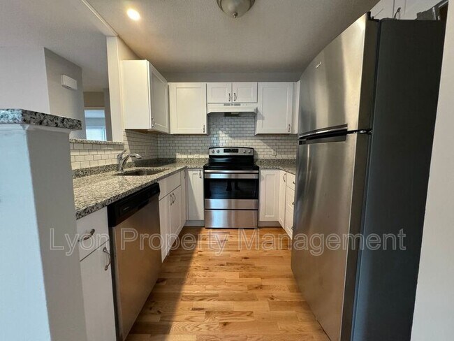 Building Photo - 235 Weeden St