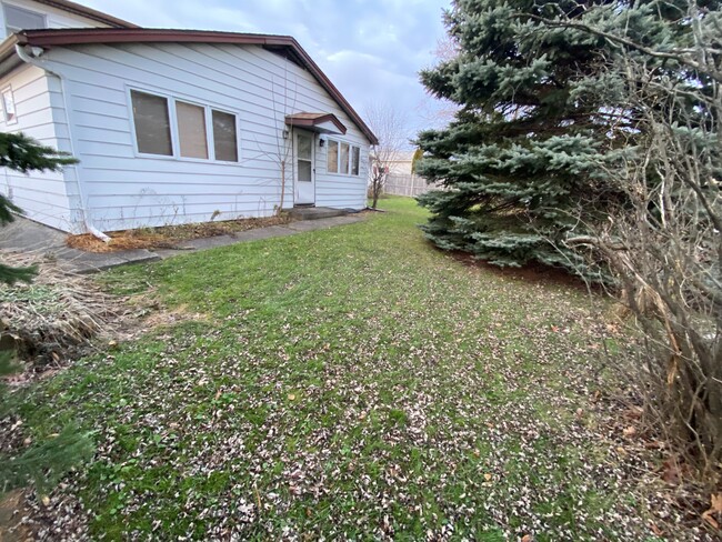 Building Photo - 21 Sandstone Dr