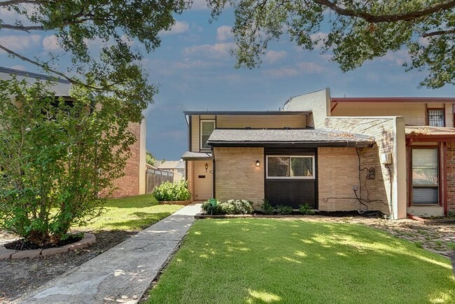 Photo - 2012 Court Pl House