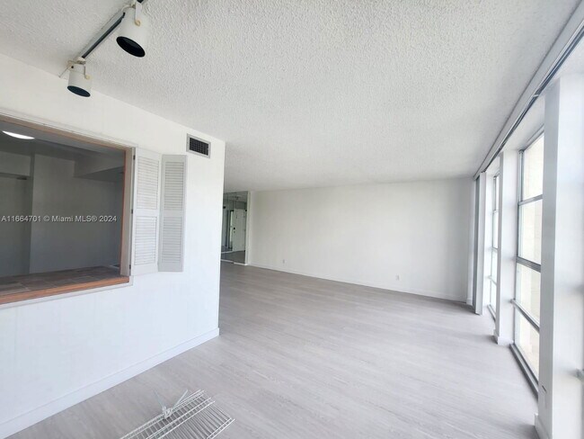 Foto del edificio - 501 Three Islands Boulevard