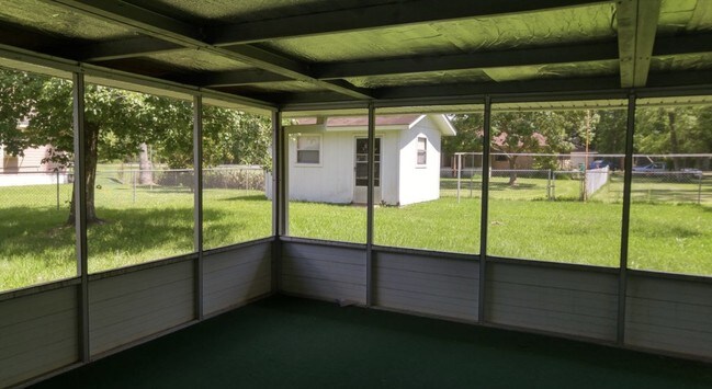 Building Photo - 715 Sherrill St