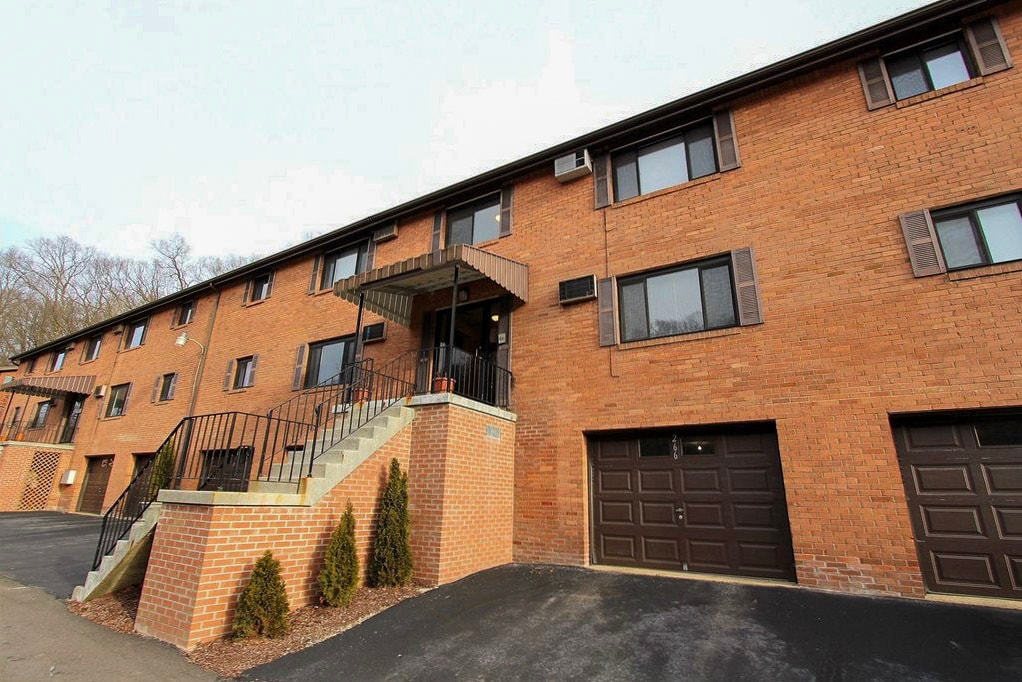 Chateau Exterior - Chateau Apartments