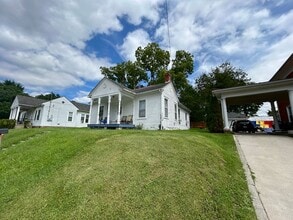Building Photo - 304 Roanoke St E