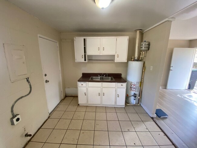 Building Photo - 4915 11th Ave