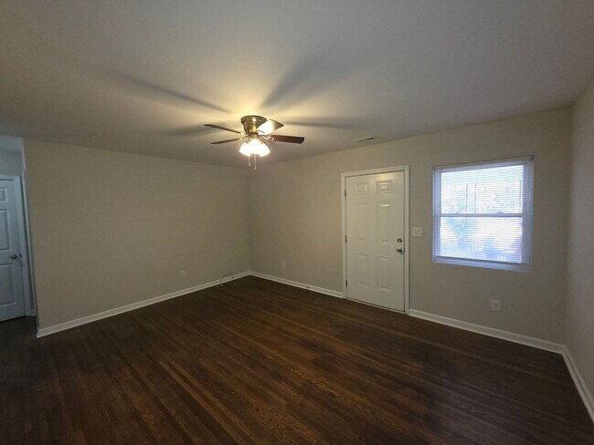 Foto del edificio - 3136 Creighton Dr