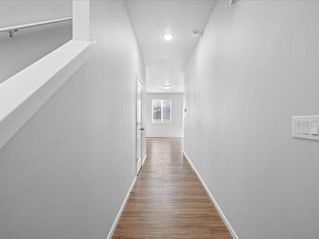 Foto del edificio - 5329 Remington Dr