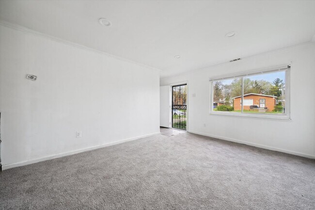 Building Photo - 2 bedroom $1000