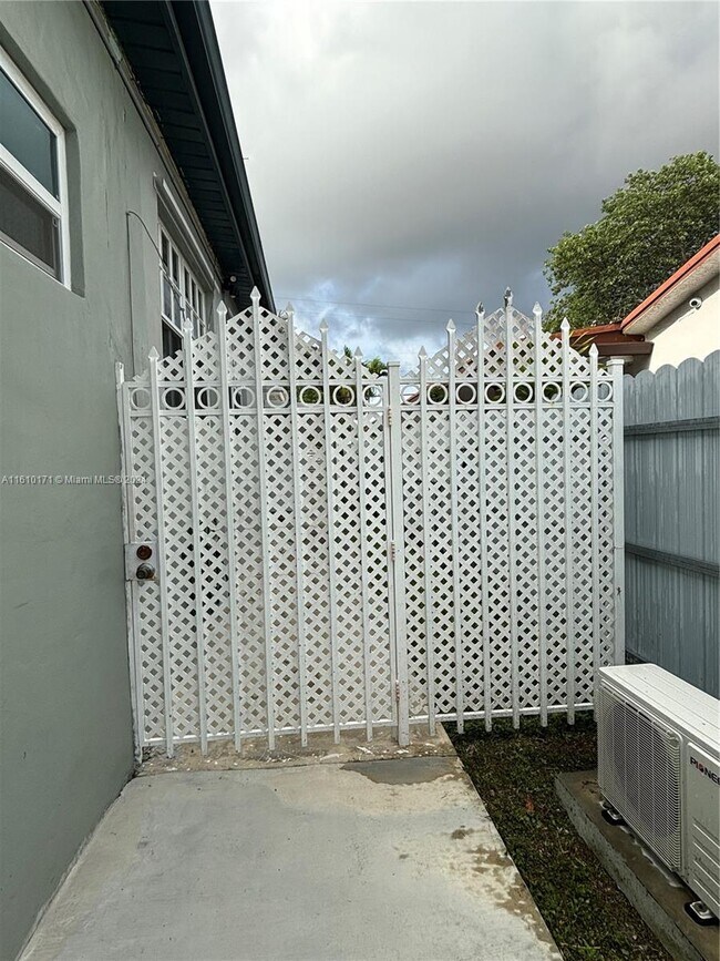 Foto del edificio - 5150 NW 2nd St