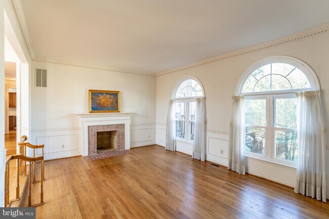 Foto del edificio - 9001 Saunders Ln