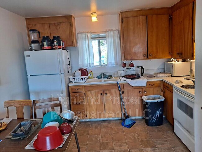 Building Photo - 1320 NW Hall Dr