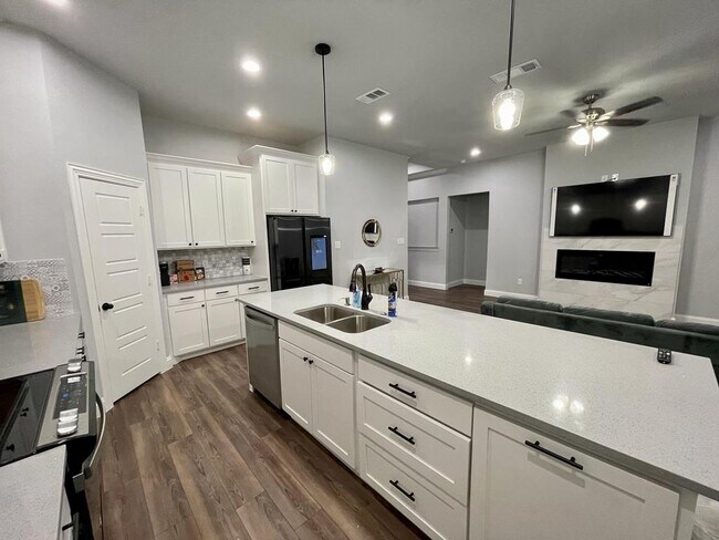 Foto del edificio - 3355 Bowles St