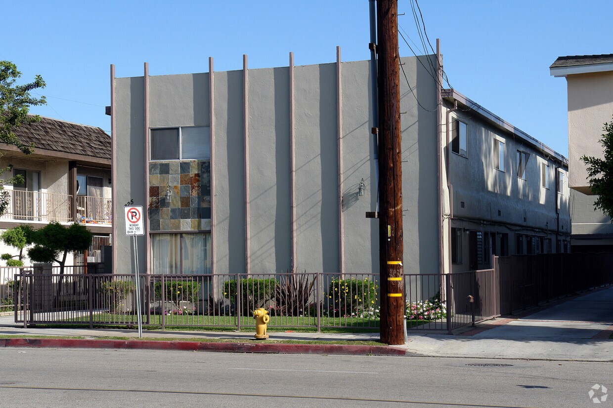 Building Photo - 225 W Regent St