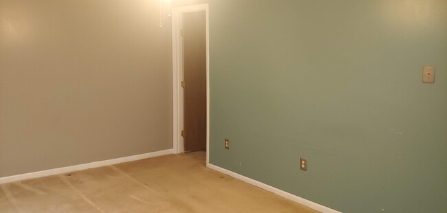 Foto del edificio - 217 Lodge Cliff Ct