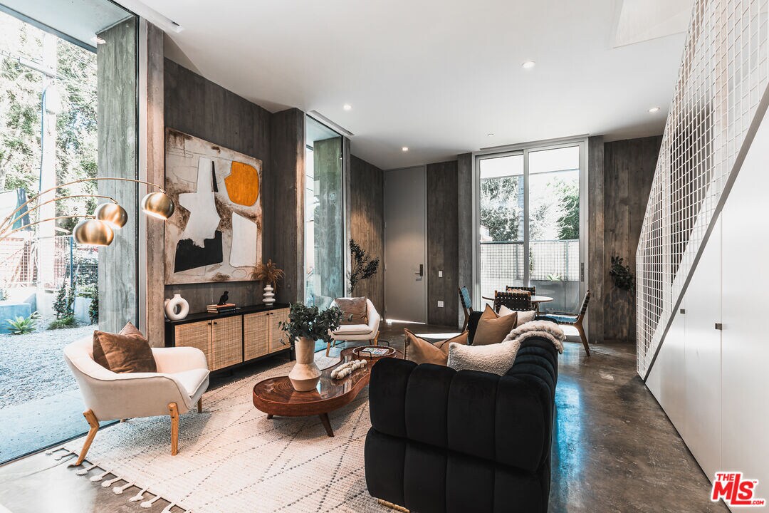 Foto principal - 854 Westmount Dr