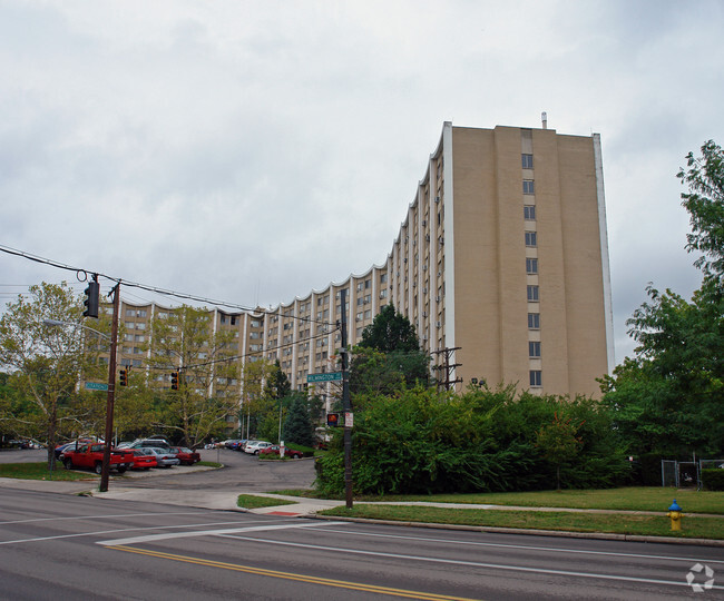 Foto del edificio - The Lakewoods Apartments