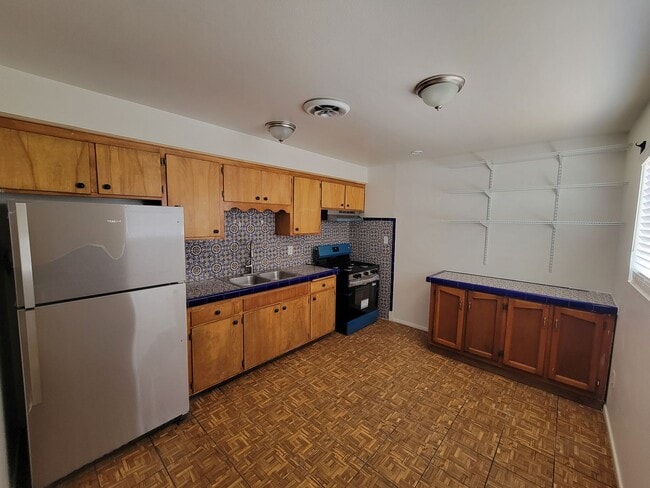 Foto del edificio - 914 E 2nd St