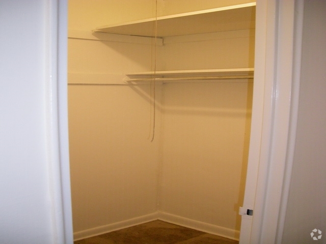 Closet - Madison Manor Apartments