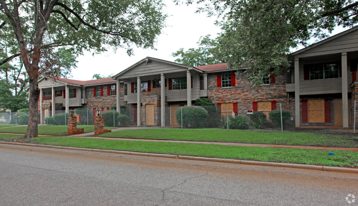 Building Photo - East Lake Apartments