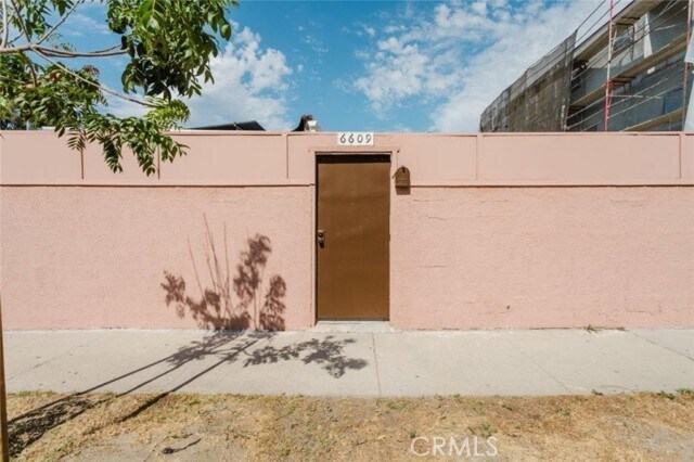 Foto del edificio - 6609 Camellia Ave
