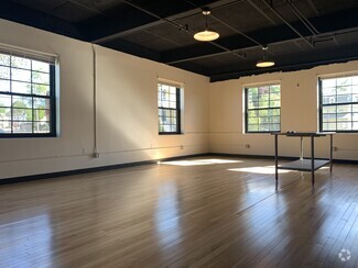 Building Photo - 181 Elm St