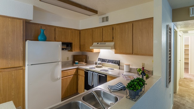 Building Photo - Estancia