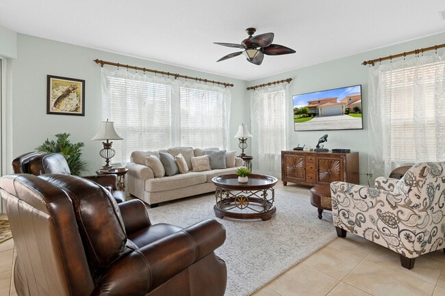 Building Photo - 4 Waterside St