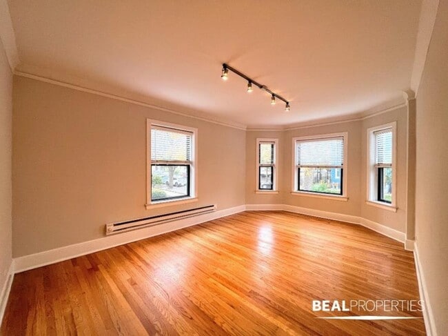 Building Photo - 2 bedroom in CHICAGO IL 60647