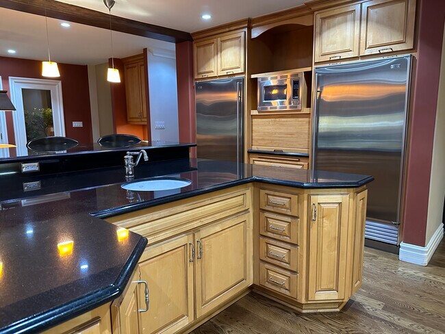 Building Photo - 466 S El Camino Dr