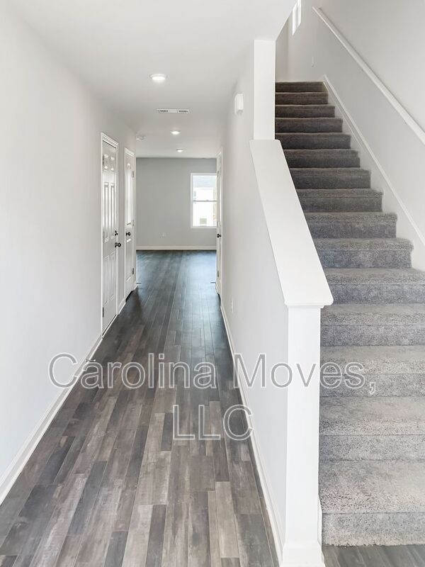 Building Photo - 667 Farmstead Trail