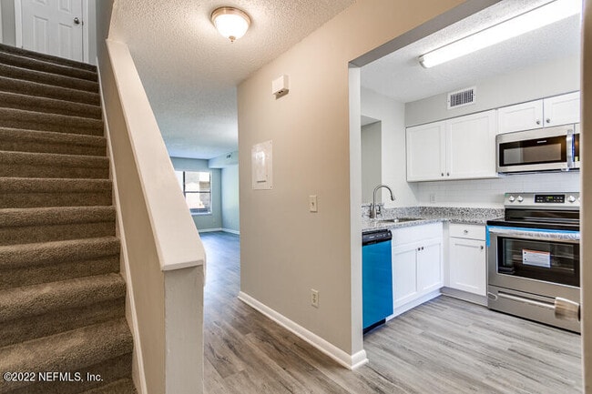Building Photo - 1357 Kingsley Ave